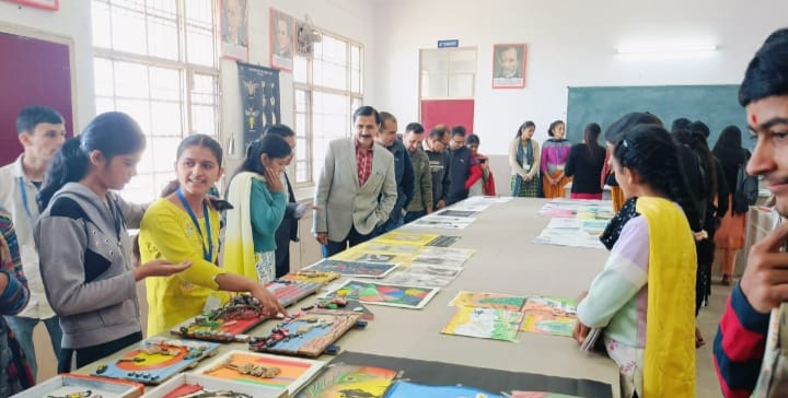 संगड़ाह महाविद्यालय में लगी कला प्रदर्शनी मे छात्रों की 147 कलाकृतियां रही मुख्य आकर्षण…