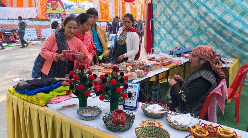 ‘रेणुका मेले में स्वयं सहायता समूहों के खूब बिक रहे हैं स्थानीय उत्पाद’’