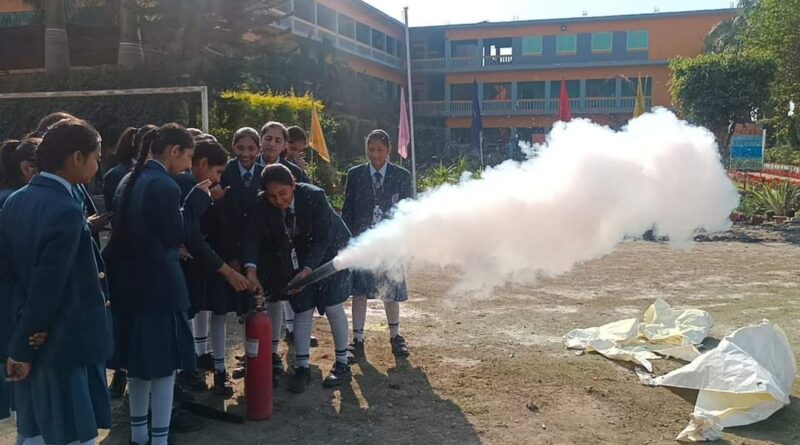 रोज़ ऑर्किड वर्ल्ड स्कूल में बच्चों को सिखाएं आग लगने पर सुरक्षा तरीके…