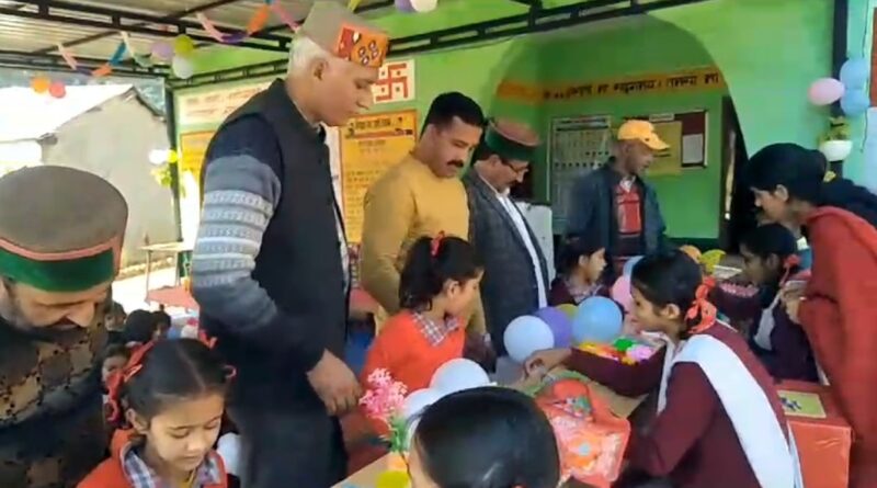 बाल मेले का आयोजन, मुख्य अतिथि रहे स्कूल प्रबंधक अध्यक्ष महेंद्र ठाकुर…