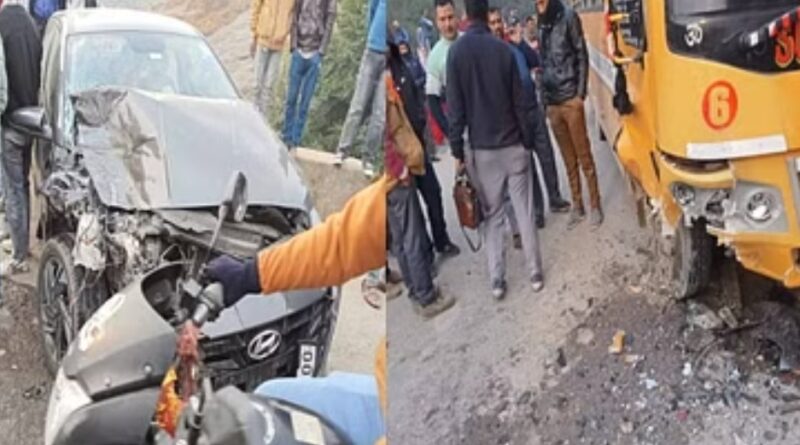 कार और स्कूल बस के बीच टक्कर…हादसे में आशा वर्कर की मौत