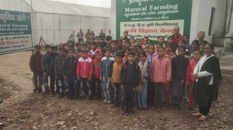 छात्रों को दी कृषि विज्ञान और दुधारू पशुओं की जानकारी… पंकज मित्तल 