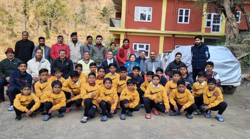 उपायुक्त सुमित खिमटा ने पच्छाद के नाल स्थित बाल गृह का किया निरीक्षण 