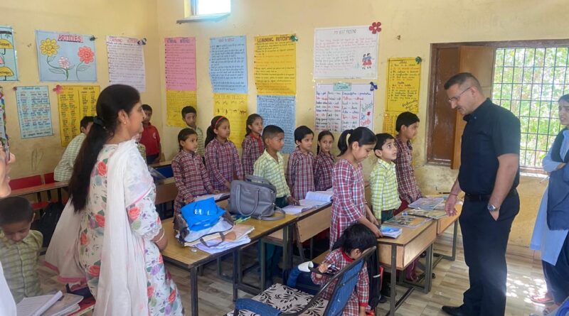 *उपायुक्त ने रा.प्रा.पा. छात्रा नाहन के मतदान केन्द्र का किया निरीक्षण*  
