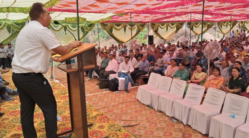 *सभी मतदान अधिकारी एवं कर्मी सेवा भाव,निष्ठा,ईमानदारी से मतदान कार्य संपन्न करें-सलीम आजम*