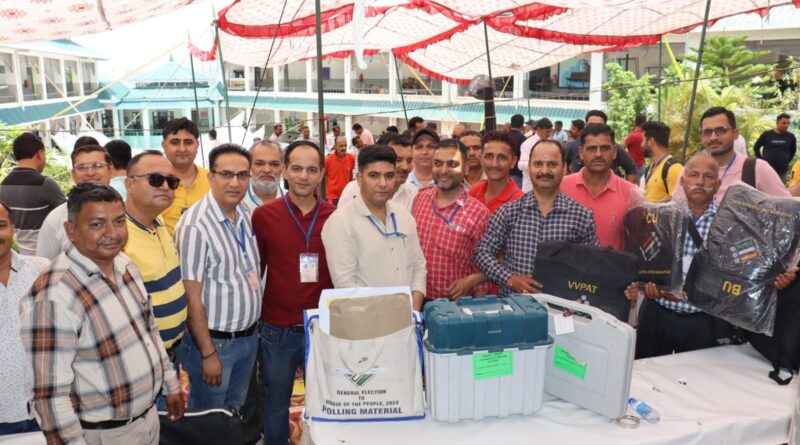 नाहन विधानसभा क्षेत्र के अन्तर्गत 99 पोलिंग पार्टियां रवाना*