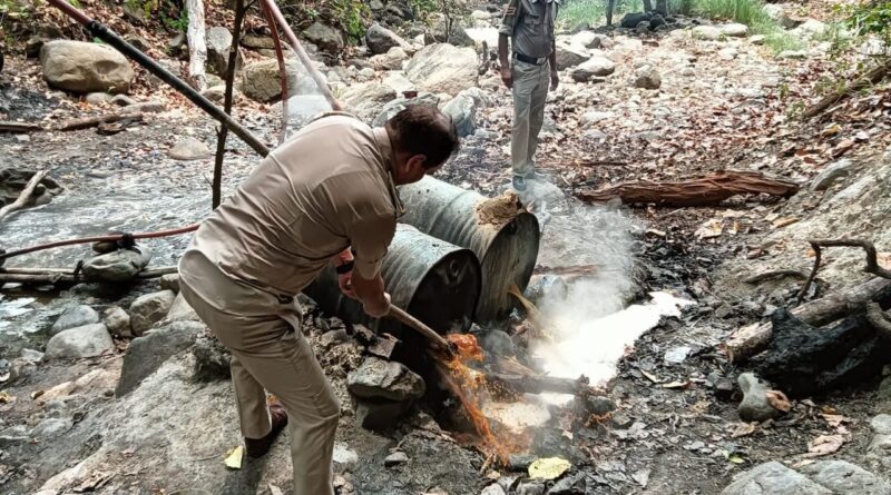 12 हजार लीटर लाहन और 40 लीटर कच्ची अवैध शराब की नष्ट….