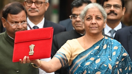 हिमाचल के जख्म भरने की बढ़ी उम्मीद…पिछले वर्ष आपदा के लिए वित्त मंत्री का ऐलान…
