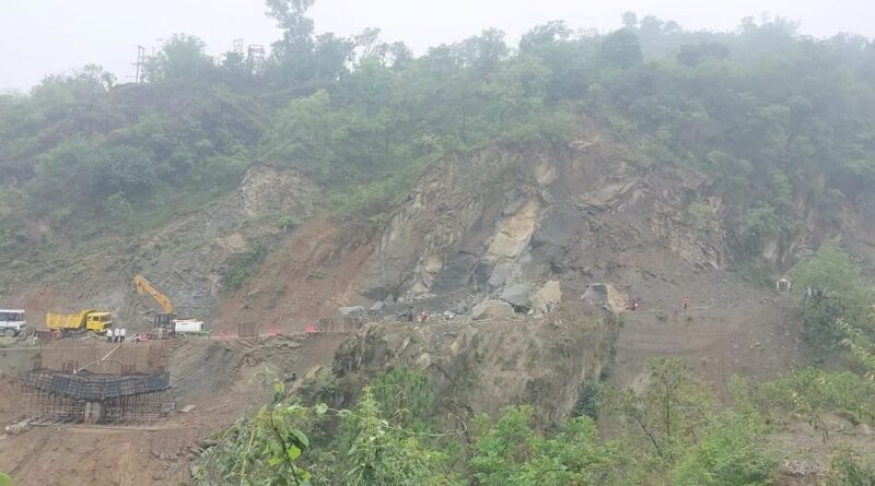 हिमाचल में भूस्खलन से विभिन्न जिलों में 36 सड़कें बाधित,169 बिजली ट्रांसफार्मर भी ठप