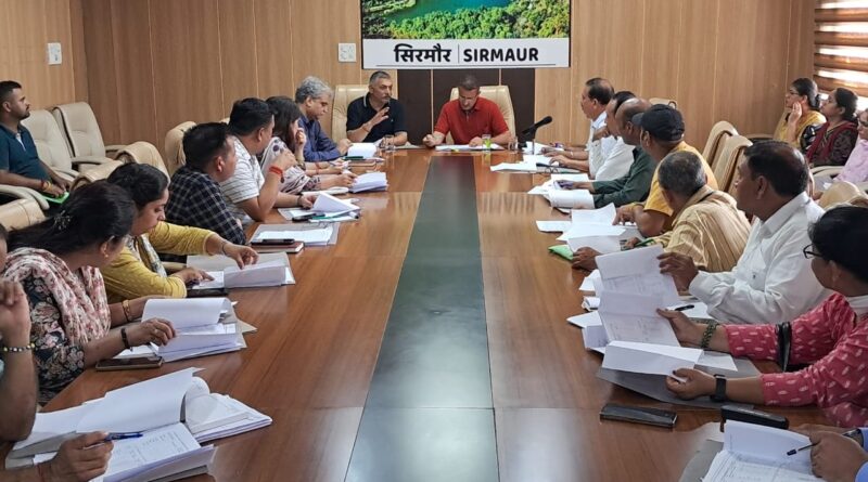 आंगनवाड़ी केन्द्रों में पहुंचने वाले राशन का नियमित सैंपल लिया जाये -सुमित खिमटा*