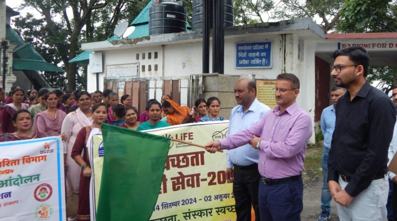 *उपायुक्त ने स्वच्छता ही सेवा अभियान की स्वच्छता रैली को दिखाई हरी झंडी*