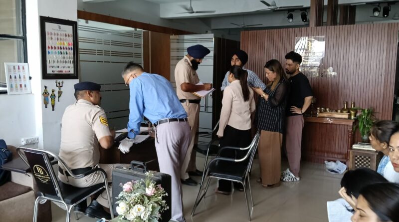 पांवटा साहिब के मुख्य बाजार में ब्यूटीपर्लर से लाखों रुपए का सामान ले उड़े बदमाश…..