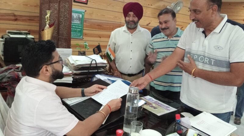 पांवटा ज्वेलर्स एसोसिएशन ने एसडीएम को सौंपा ज्ञापन….इस बात पर जताई नाराजगी… 