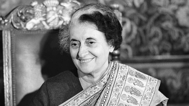 19 नवंबर…अटल बिहारी वाजपेई ने ऐसे ही नहीं दिया था “दुर्गा” का खिताब… पढ़िये आयरन लेडी इंदिरा की कहानी…