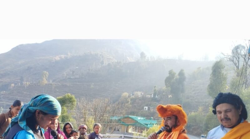 कलाकारों ने सौर ऊर्जा परियोजना व इंदिरा गांधी बालिका सुरक्षा योजना की दी जानकारी…