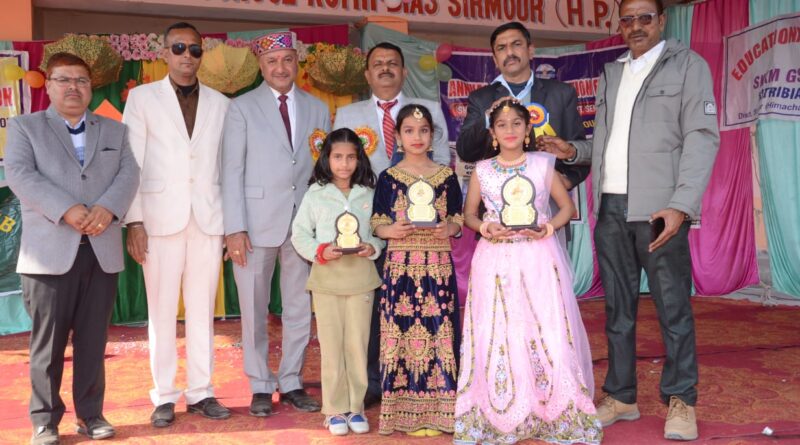 शाहिद कमल कांत मेमोरियल विद्यालय में वार्षिक पारितोषिक पर धूम….