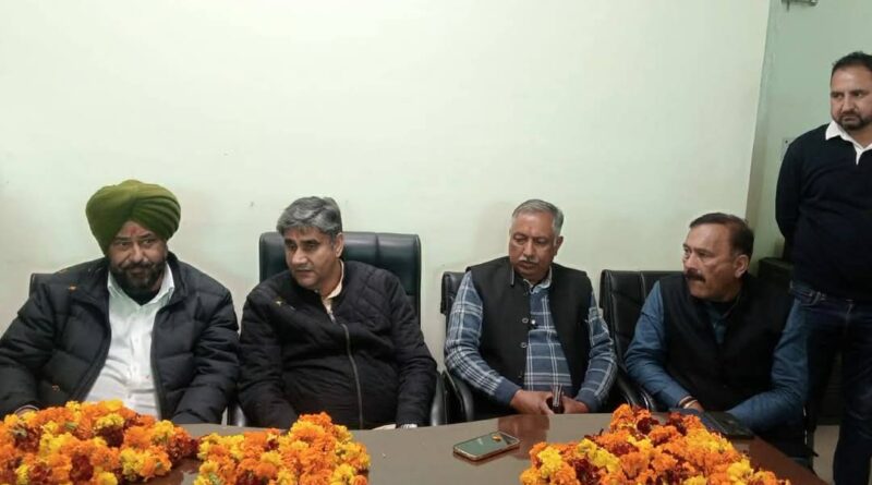 पांवटा साहिब पहुंचे कांग्रेस आब्जर्वर… कार्यकर्ता बोले कांग्रेस से बीजेपी के दलालों को करें बाहर….