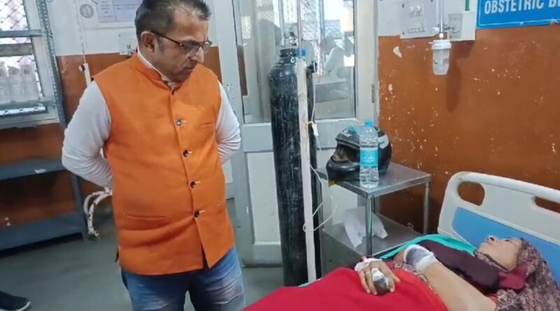 पानी के विवाद को लेकर खूनी संघर्ष… महिला की उंगली कटी, कसी से सिर पर गहरी चोट भी… पढ़े पूरा मामला 