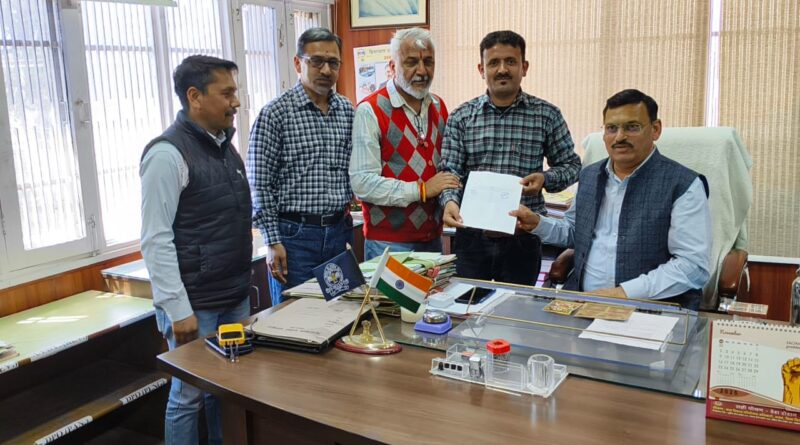 सिरमौर प्रेस क्लब….डीसी सिरमौर को सौपी प्रेस क्लब की कार्यकारिणी विस्तार सूची