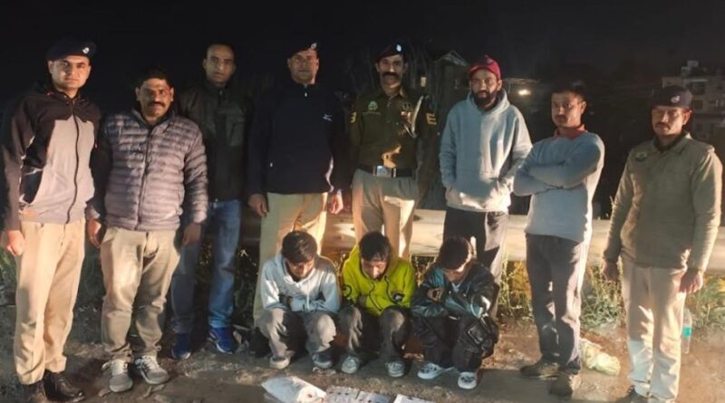 करीब 800 नशीली दवाइयां के साथ तीन गिरफ्तार… पूछताछ जारी 