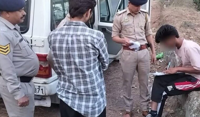 आरोपियों से 05.26 ग्राम हेरोइन (चिट्टा) बरामद…