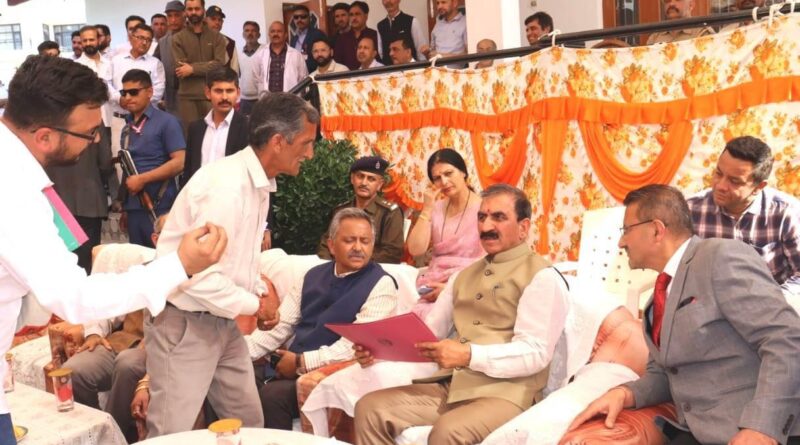 मुख्यमंत्री ने जिला सिरमौर के गांव दाड़ो देवरिया में सुनी जनसमस्याएं