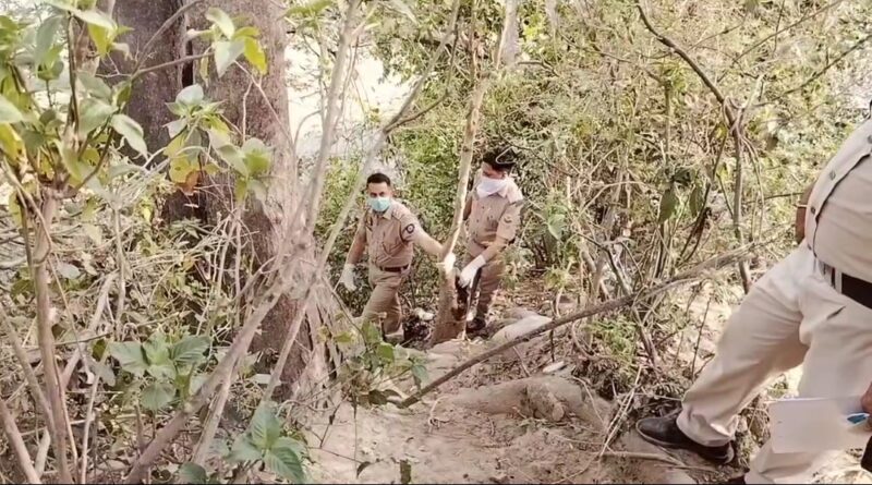 पांवटा साहिब यमुना पाथ-वे पर पेड़ से टंगा मिला गला सड़ा शव….