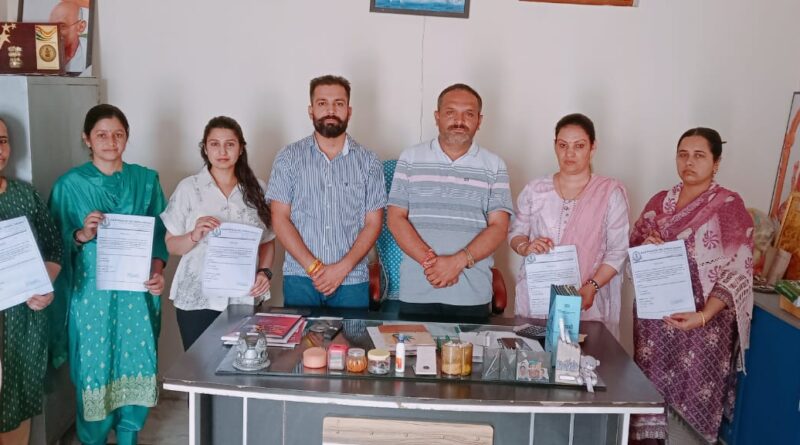 बिना पिता के पढ़ने वाले बच्चों से नहीं ली जाएगी मासिक फीस…AKM… स्कूल प्रबंधन का बेहतरीन फैसला…
