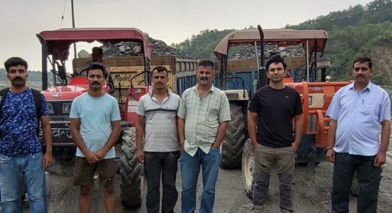 अवैध खनन करते ट्रैक्टरों से वसूला 71 हजार ….वन विभाग ने की कार्रवाई….