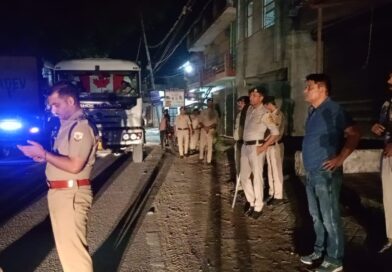 SP सिरमौर ने खुद संभाला मोर्चा…22 डंपर किए ज़ब्त….पढ़ें कैसे रात भर सड़कों पर डटे रहे जवान …