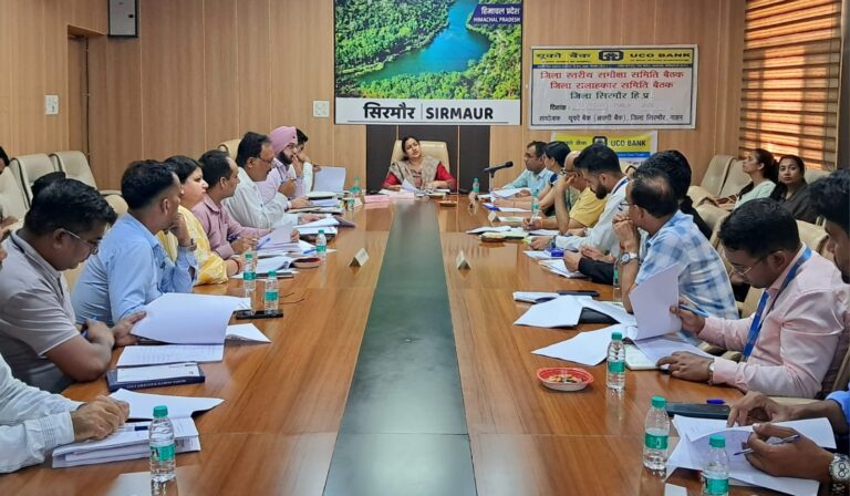 उपायुक्त ने बैंकों को जिला की सभी पंचायतों में जागरूकता शिविर लगाने के दिए निर्देश…