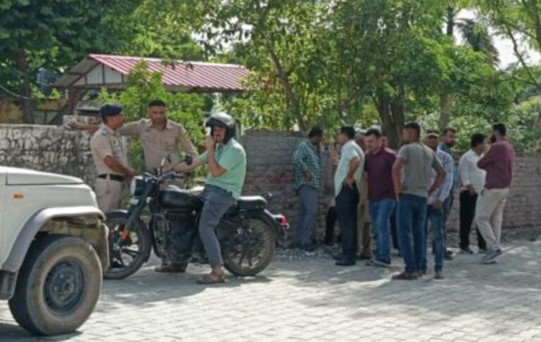 अनियंत्रित बाइक पेड़ से टकराई दो नाबालिक बच्चों की दर्दनाक मौत …