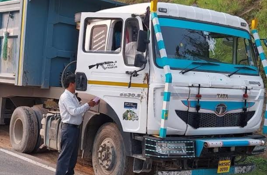 फिर मिला फर्जी नंबर लगाकर घूमता डंपर… पुलिस ने किया मामला दर्ज…